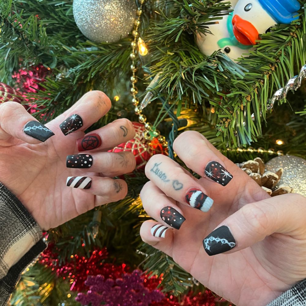 Holiday nail art